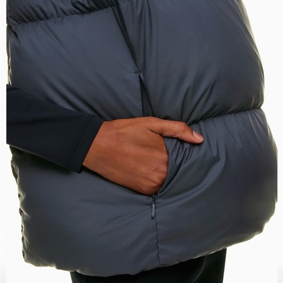 BNWOT Babaton Duvet Puffer Vest. - Picture 4 of 5